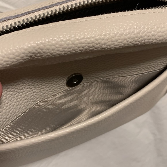 NWOT STLY & LEATHER Fashion Cream colored, guitar strap Crossbody bag - Picture 6 of 15